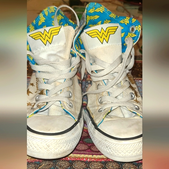 Limited Edition RARE Wonder Woman Converse high-tops - Picture 2 of 11